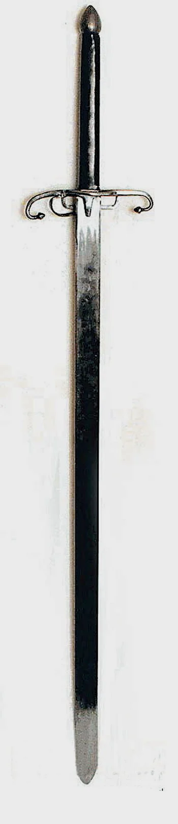 苏格兰英雄华莱士的大剑，全长66英寸（约167cm），重6磅（约2.7kg），并没有看起来那么难以使用。