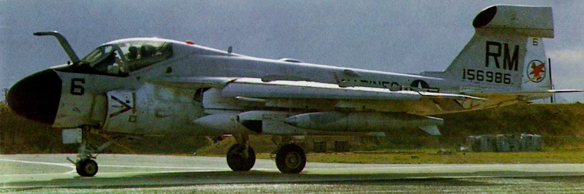 越南战争中的EA-6A电子战飞机，由于米格-21M尚不具备有效的雷达，一旦与地面引导失去联系，将难以通过惯用的高速掠袭攻击目标