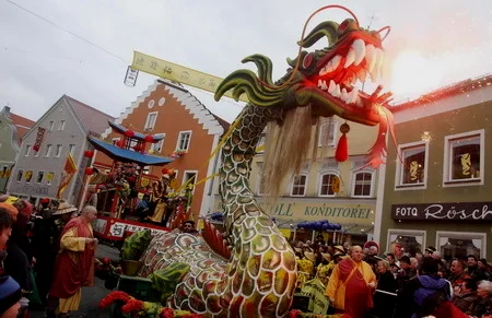 德国迪特富特“中国狂欢节“龙形花车，2008年