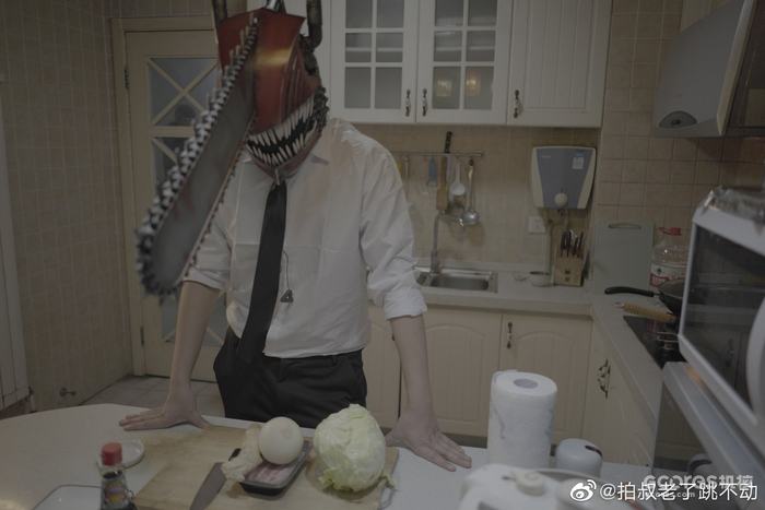 好耶,我做了《电锯人》中电锯人的电锯头
