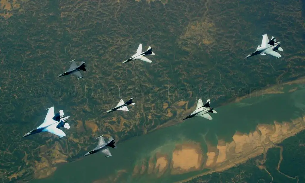 Cope India 2006年的大编队，可以看到苏-30K和苏-30MKI，F-16，米格-29、米格-27和米格-21