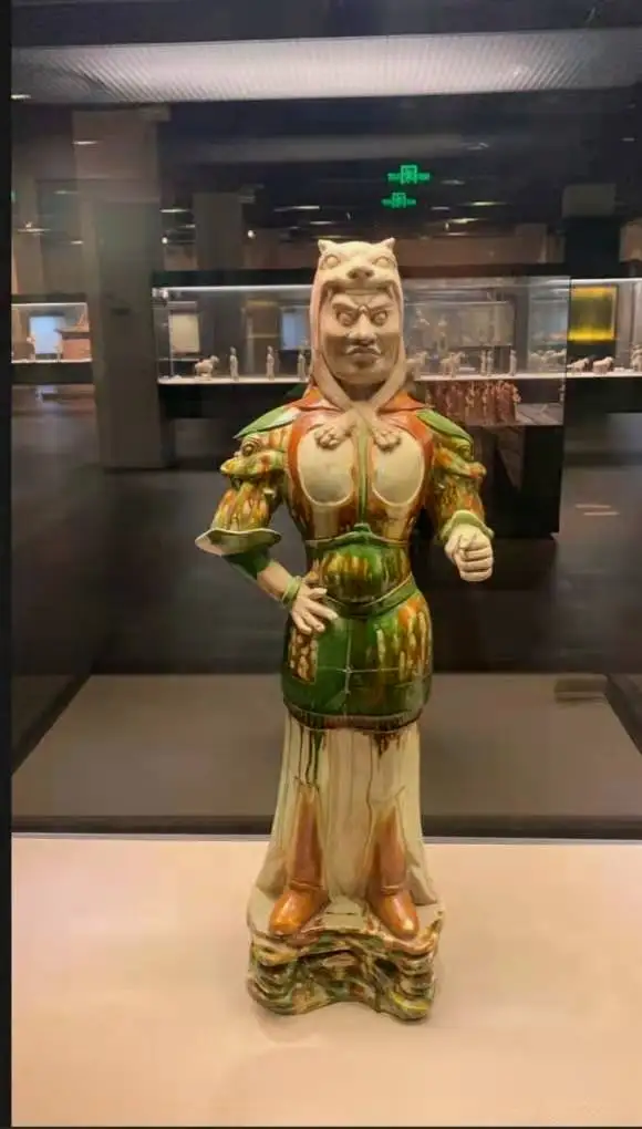 三彩武士俑 西安博物院藏  网络图片