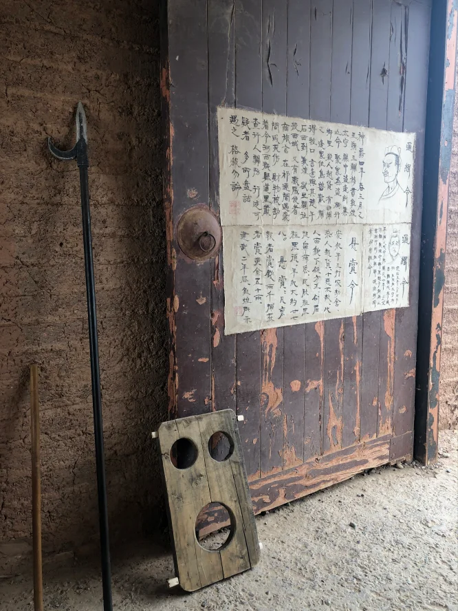 这个边关大门修得还挺像回事