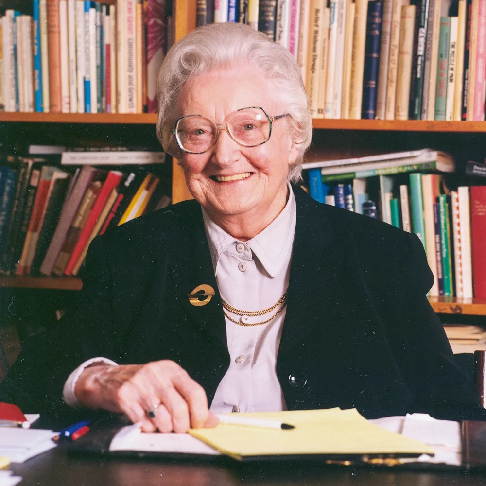 2005 年 7 月 14 日，西塞丽夫人于她一手创办的圣克里斯托弗医院，平静地离世