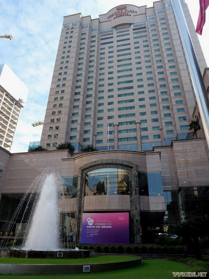 展会地点选在成都总府皇冠假日酒店