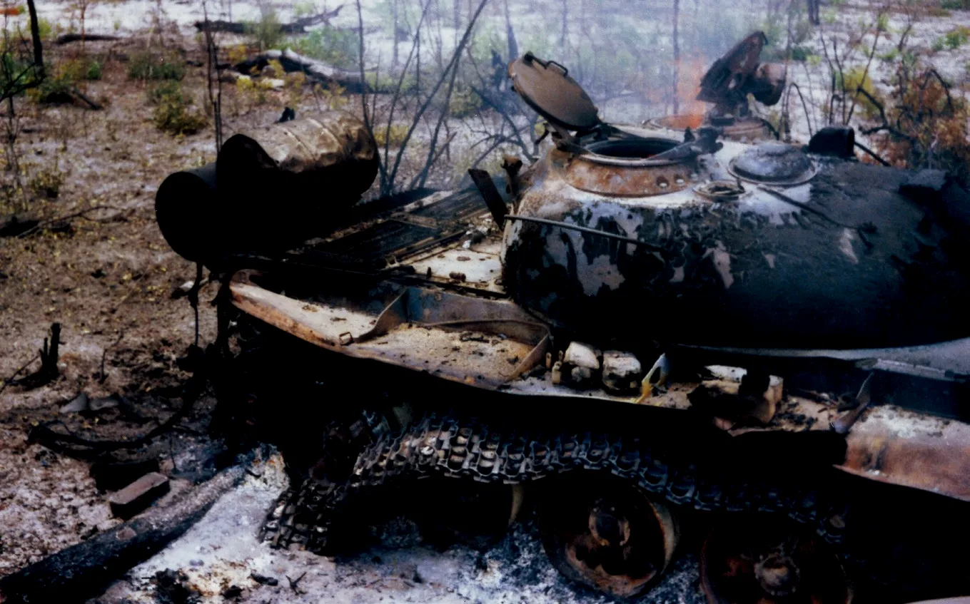 被南非坦克摧毁的T-54残骸