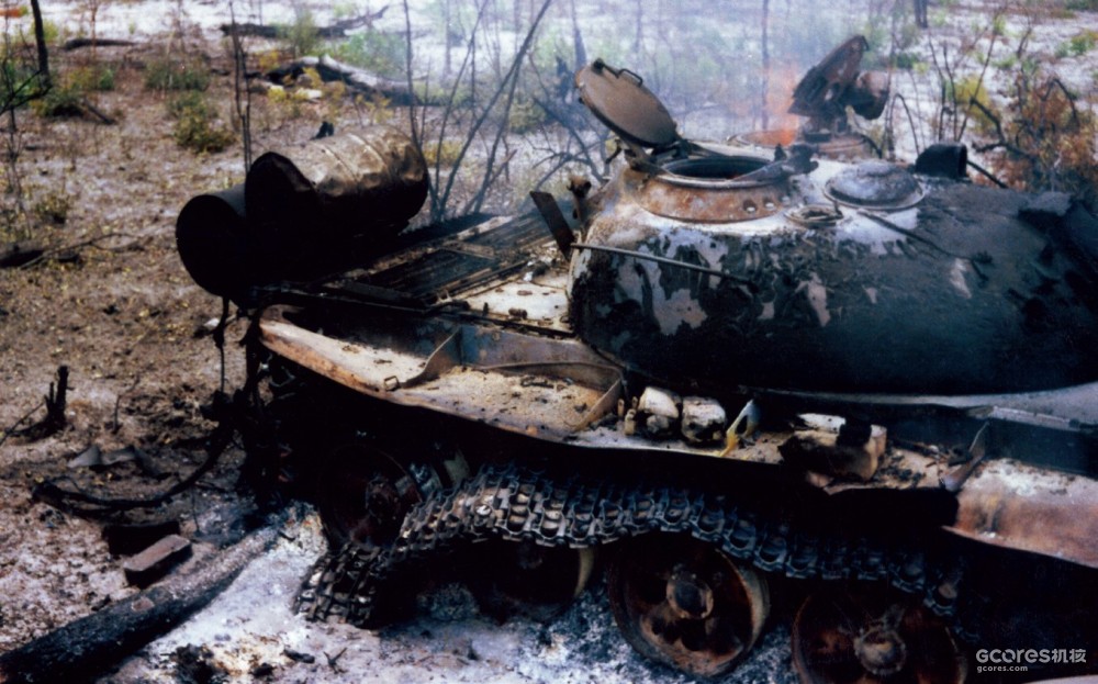 被南非坦克摧毁的T-54残骸