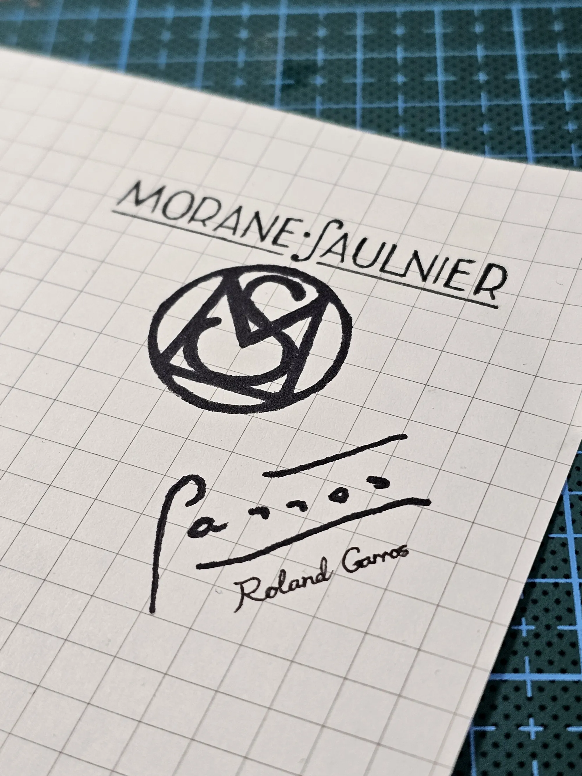 莫拉纳-索尔尼埃公司徽章和罗兰·加洛斯签名