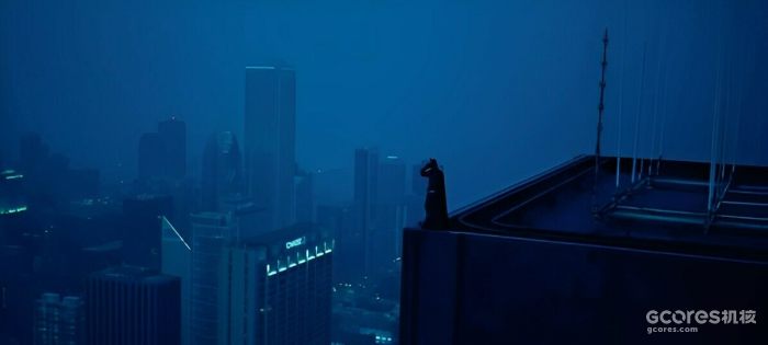 《蝙蝠侠：黑暗骑士》中的芝加哥的摩天大楼西尔斯大厦， 曾享有世界最高大厦的称号，天气晴朗时可以在楼顶看到美国的4个州