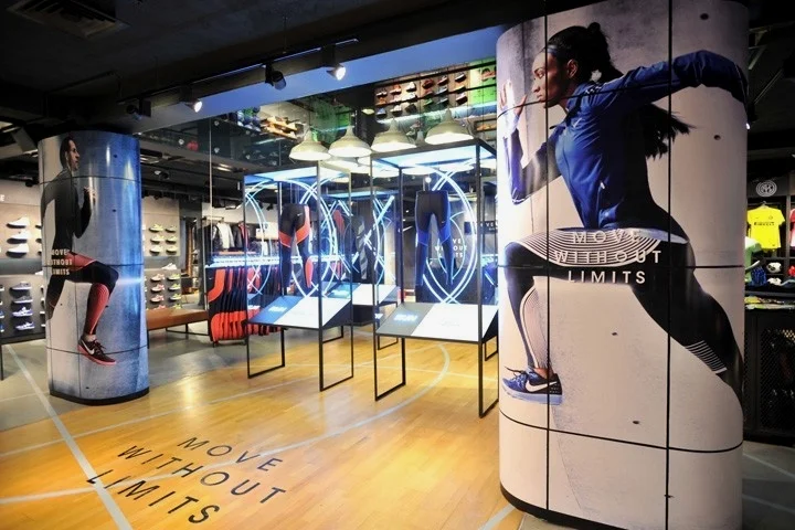 Nike专卖店：新的拜物教圣殿