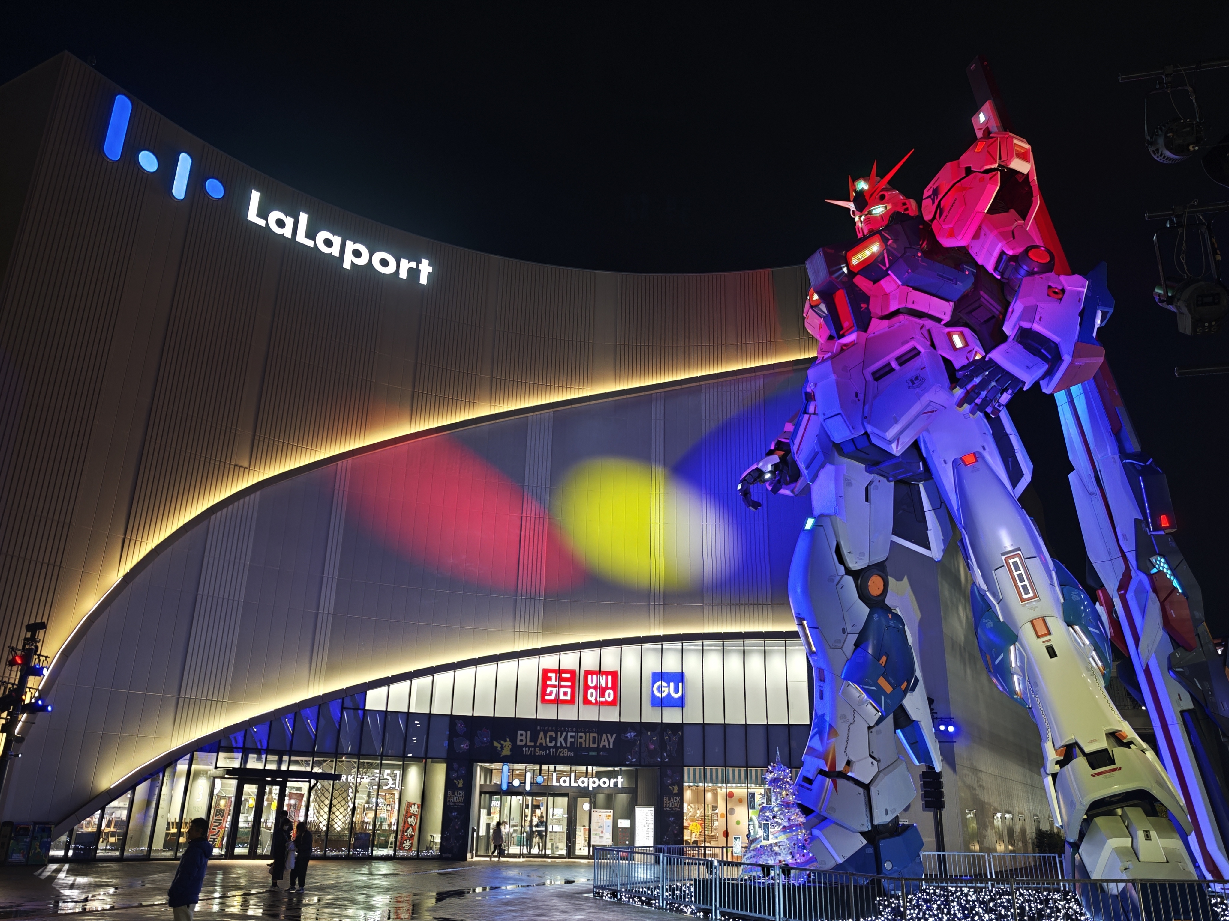 夜色中探访福冈啦啦宝都高达基地