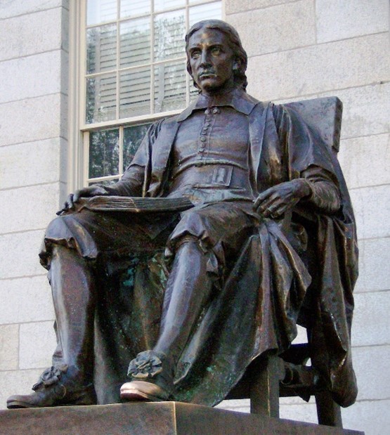 哈佛校园中的约翰·哈佛塑像（哈佛去世多年后铸造的，模特并非哈佛本人）