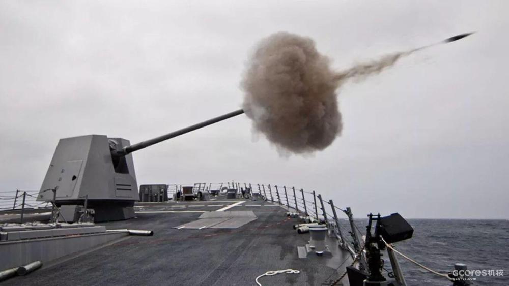 Mk45 Mod 4型舰炮从Mod 2型的54倍径升级到了62倍径。同时海军为此研发了全新的高性能了发射药Ex167发射药制导弹药。采用新型发射药时的炮口动能达到18MJ。