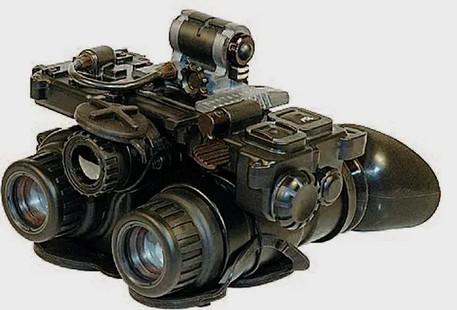 AN/PSQ-36，是不是很像《细胞分裂》系列游戏主角萨姆·费舍尔的标志性的三眼夜视仪？