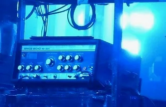 一张照片：Jonny 的#3 Space Echo，摄自 In Rainbows 巡演期间。