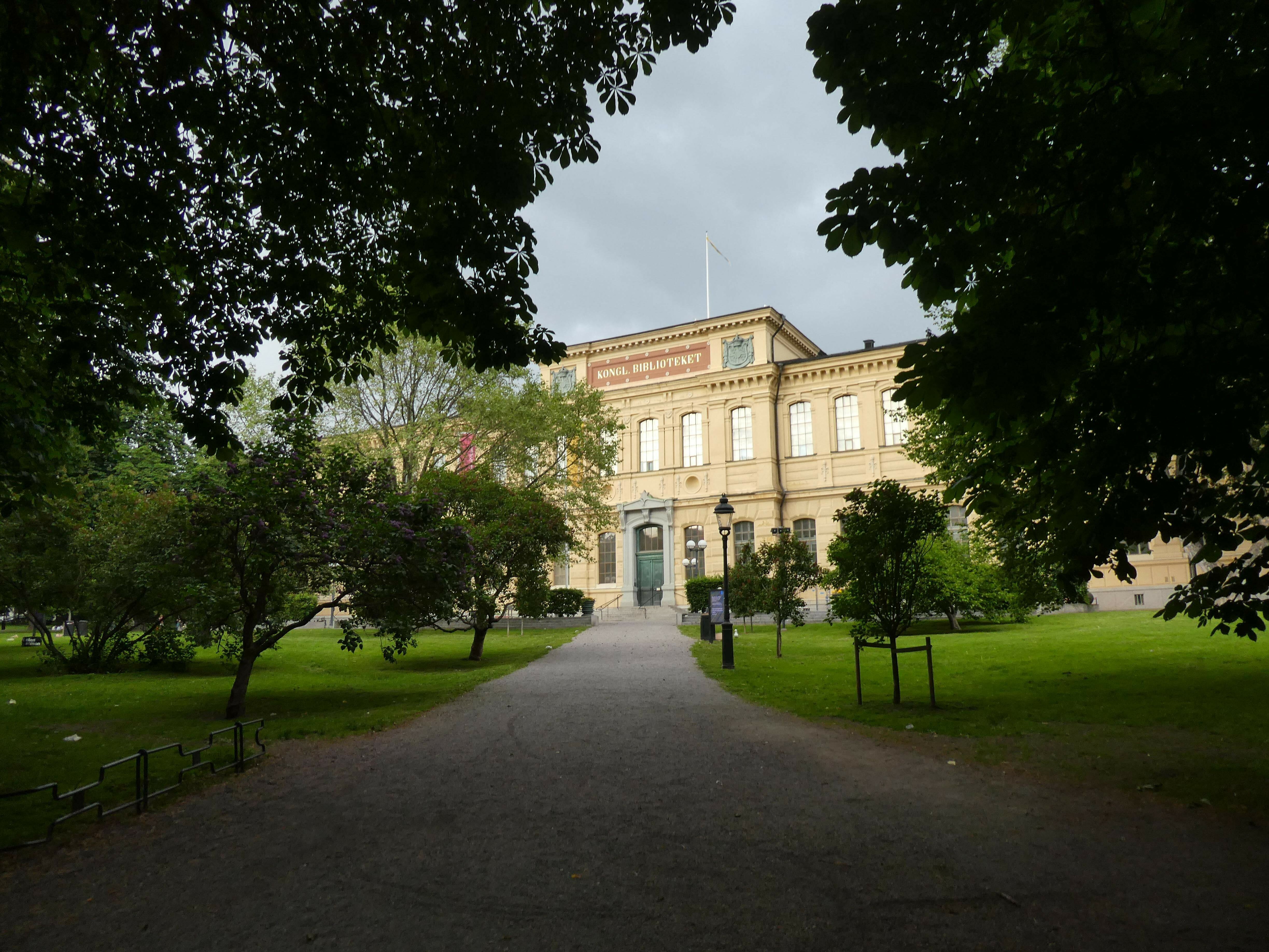 皇家圖書館（Kunigliga Biblioteket）位於瓦斯佩特花園（Humlegården）。雖說這座圖書館有兩個多世紀的歷史，但至今依舊投入使用，供人參觀