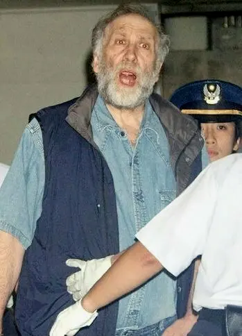 费舍尔在日本被捕