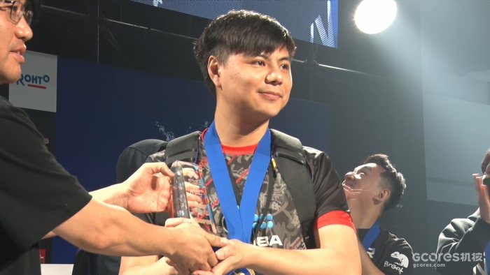 小孩获EVO Japan《拳皇15》冠军丨格斗菠萝派#134 小孩获EVO Japan《拳皇15》冠军丨格斗菠萝派#134