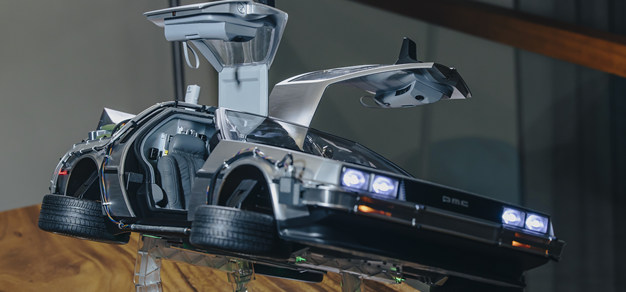 最经典的时光机归来，超大的1:6载具！HotToys《回到未来2》德罗宁时光车