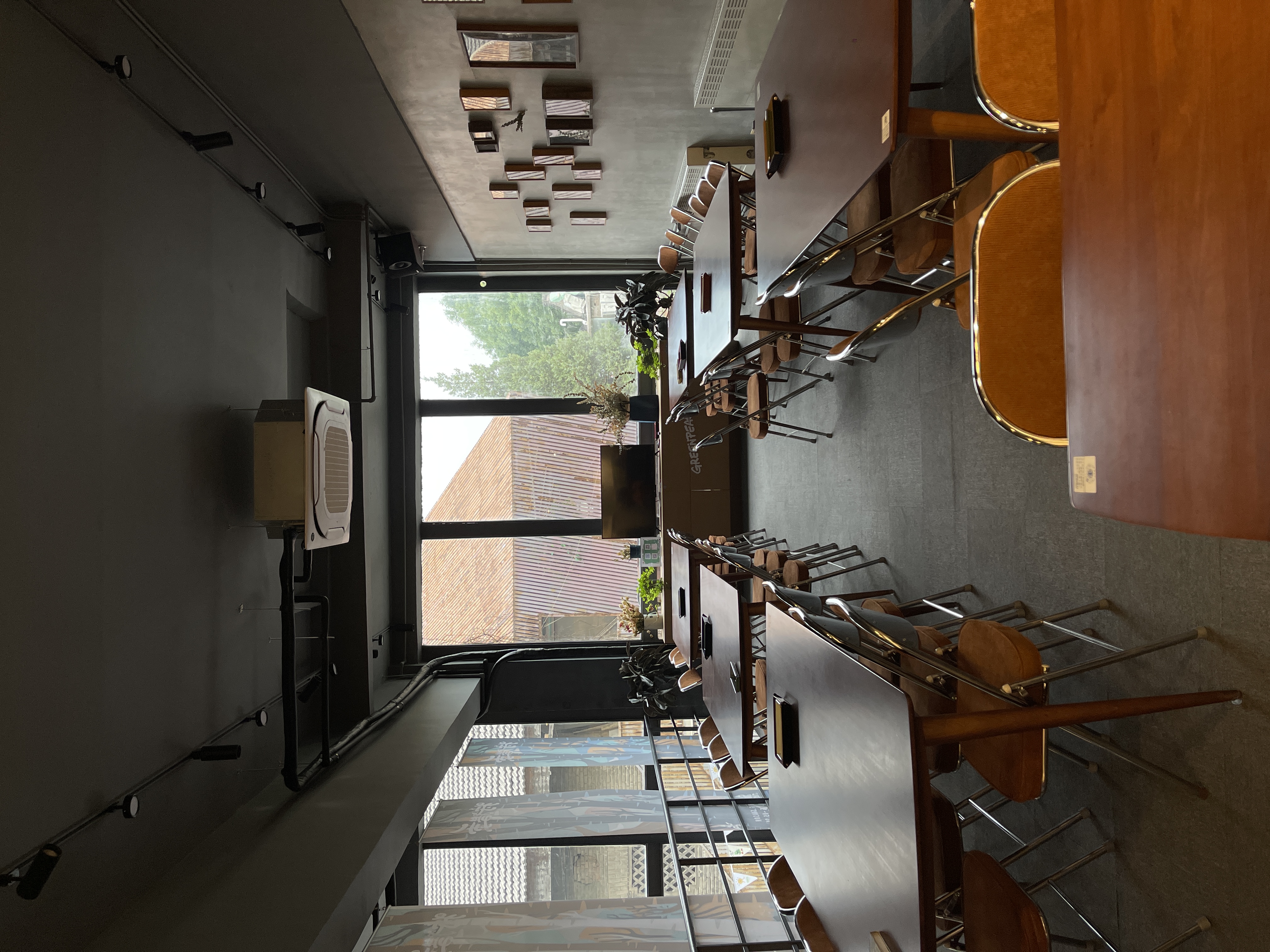 桌遊館開不了，我就把桌遊館做成桌遊