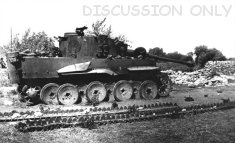 在比亞扎山脊之戰被美軍摧毀的另一輛虎式坦克，後來翻滾到了路邊。