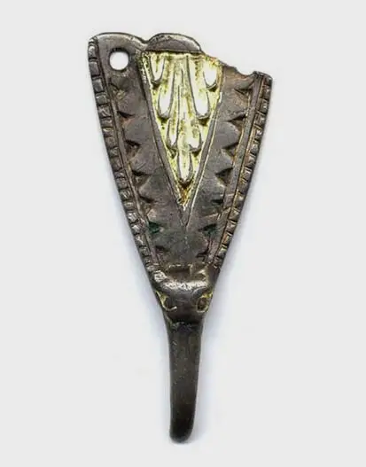 英格兰汉普郡发现的小银钩，断代为10世纪