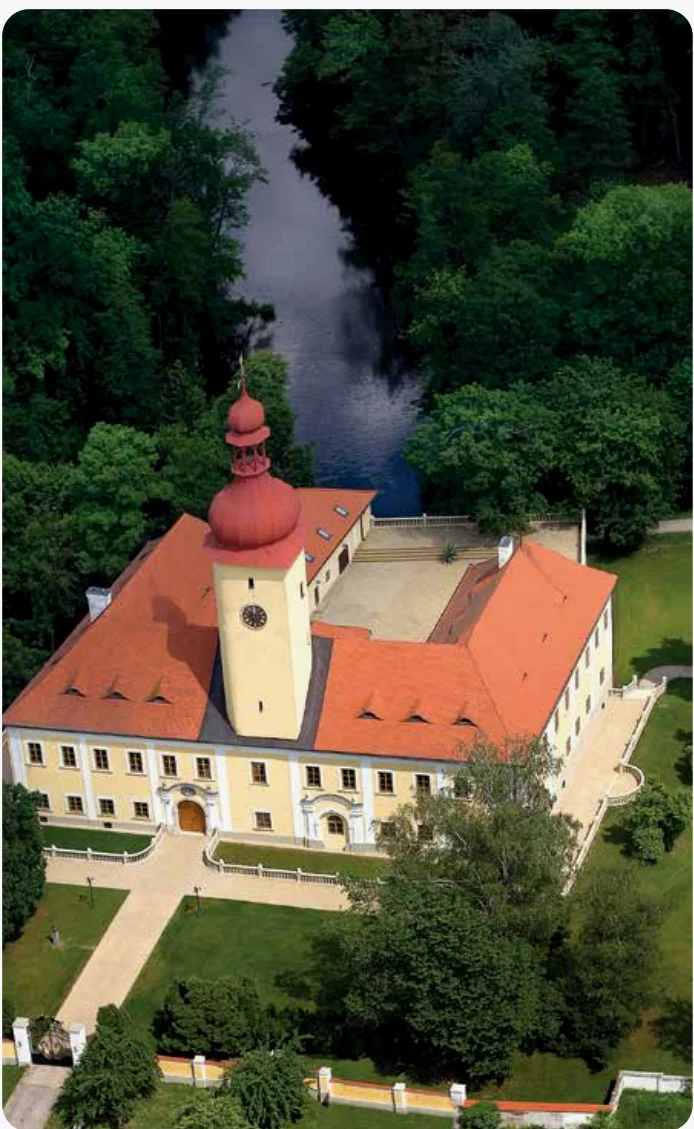 名字叫Zámek Stráž nad Nežárkou，现在是地方景点