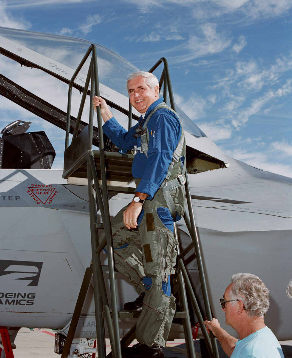 洛克希德试飞员戴夫·弗格森 (Dave Ferguson) 执行了这次首飞任务。