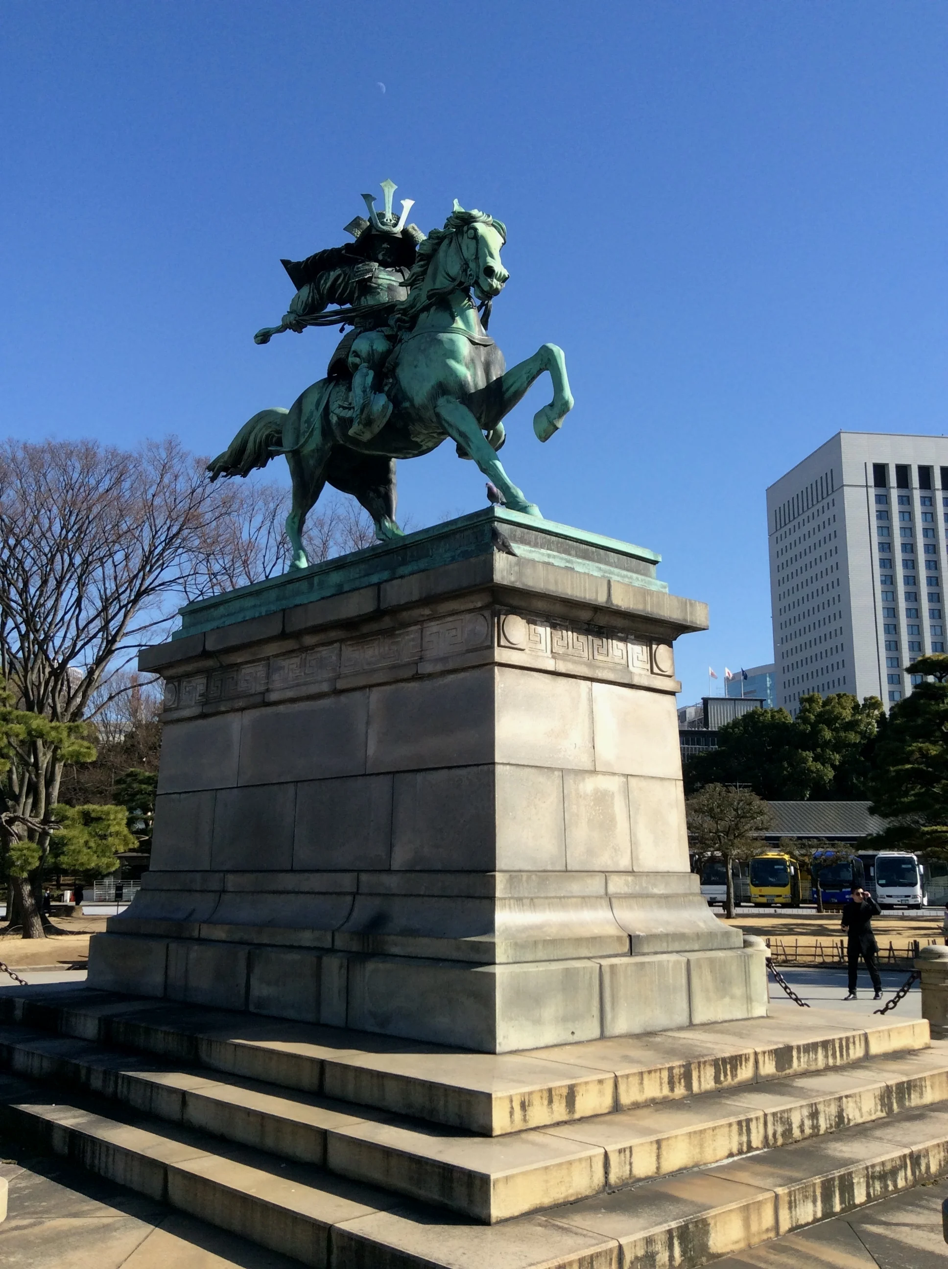 东京皇居前的楠木正成雕像