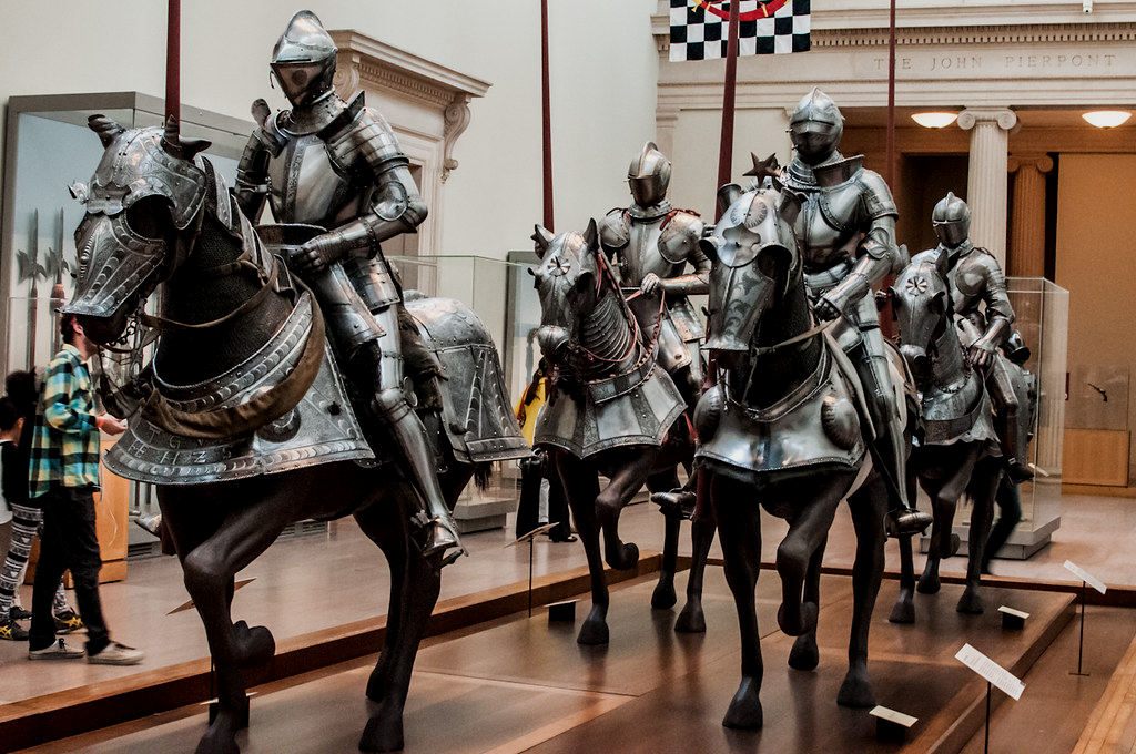 敕令骑士的全套装甲，大都会博物馆