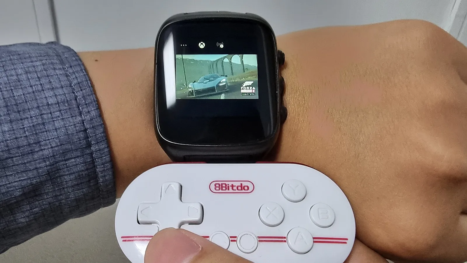 在你手腕上的智能手表里玩《极限竞速：地平线4》！