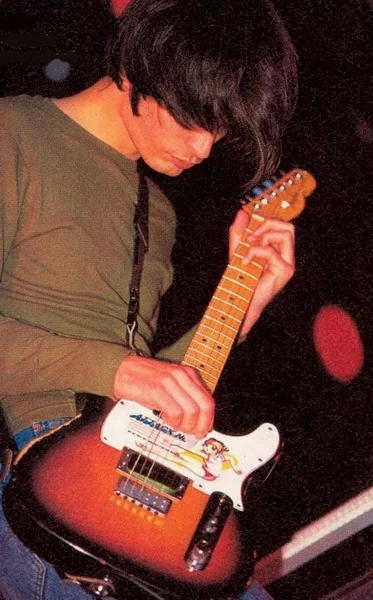 照片：Jonny 和他的 Telecaster Plus，90年代晚期。