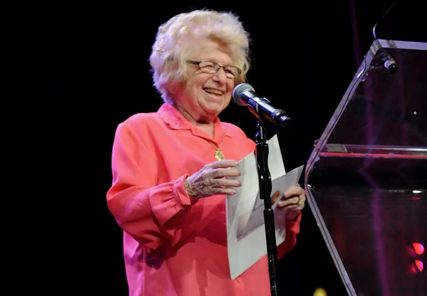 电视名人露丝·威斯特海默（Dr Ruth Westheimer）不仅是二战幸存者，她也曾经是一名以色列女狙击手——因为长官认为她个子小能够钻掩体。不过在她有机会获得战果前，她被炸成重伤，结束了短暂的军旅生涯。