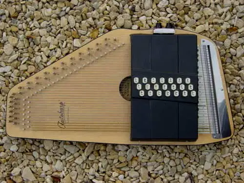 一张图片：Ed 的自动竖琴，来自 Plank 的博客。
