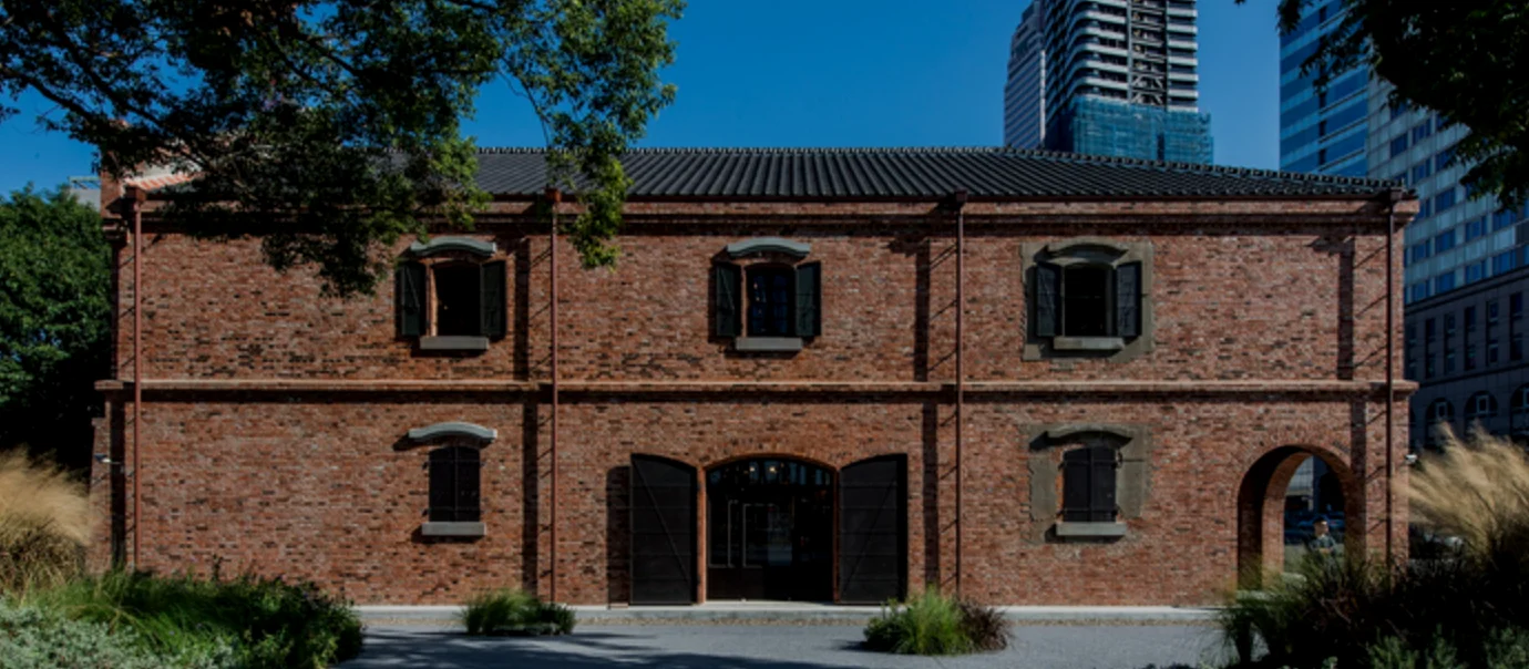 这是位于台北忠孝东路上的三井仓库，是留下的一座中小型仓库，现在已经被台北市文旅开发