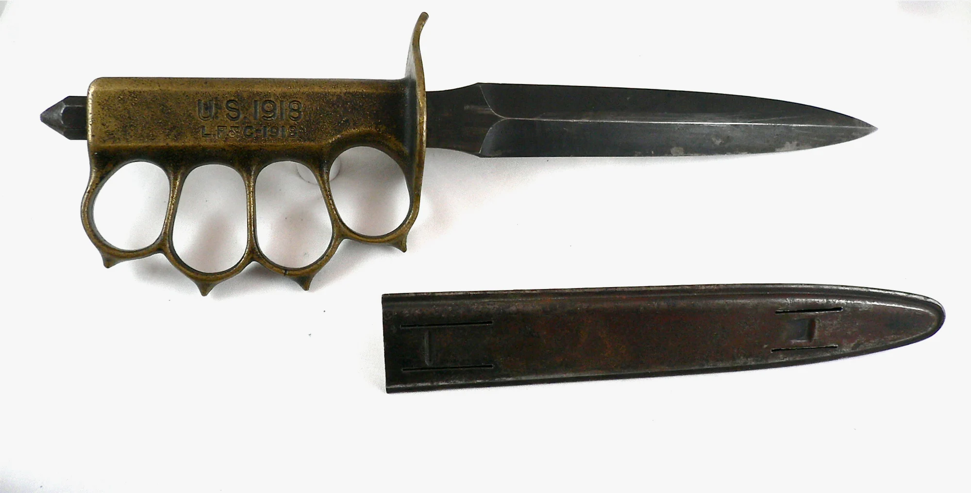 M1918式战壕刀，是M1917的后继者，虽然因为出来太晚没赶上一战，但是在二战期间作为伞兵刀使用表现不俗
