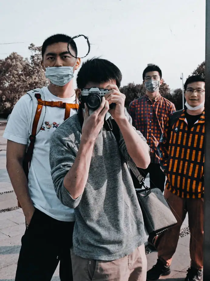 警官A - 本人 - 建筑师Y - 校草L