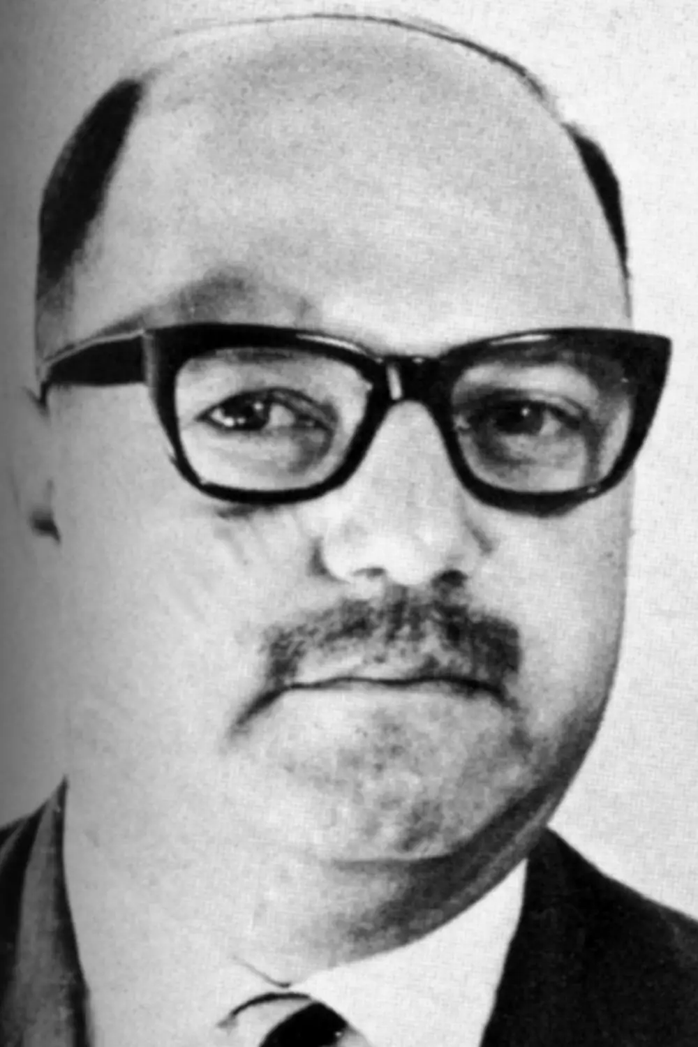雅可夫·梅达德，他曾经伪装成奥地利商人安东·孔兹勒，将赫伯特·库克斯引蛇出洞