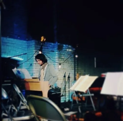 一张照片：2014年2月23日，Jonny 和 LCO 在 Wapping Hydraulic Power Station 一起表演 梅西安的作品 Vocalise-Etude。