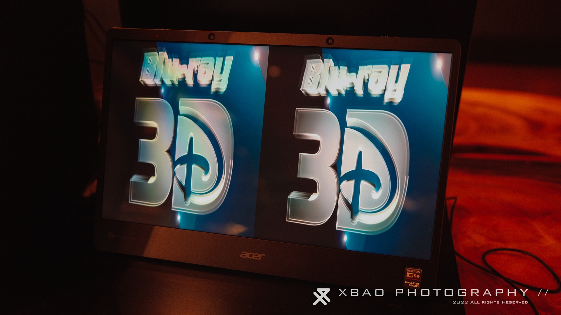 用裸眼3D屏幕看3D電影的原理，其實是渲染了兩個畫面