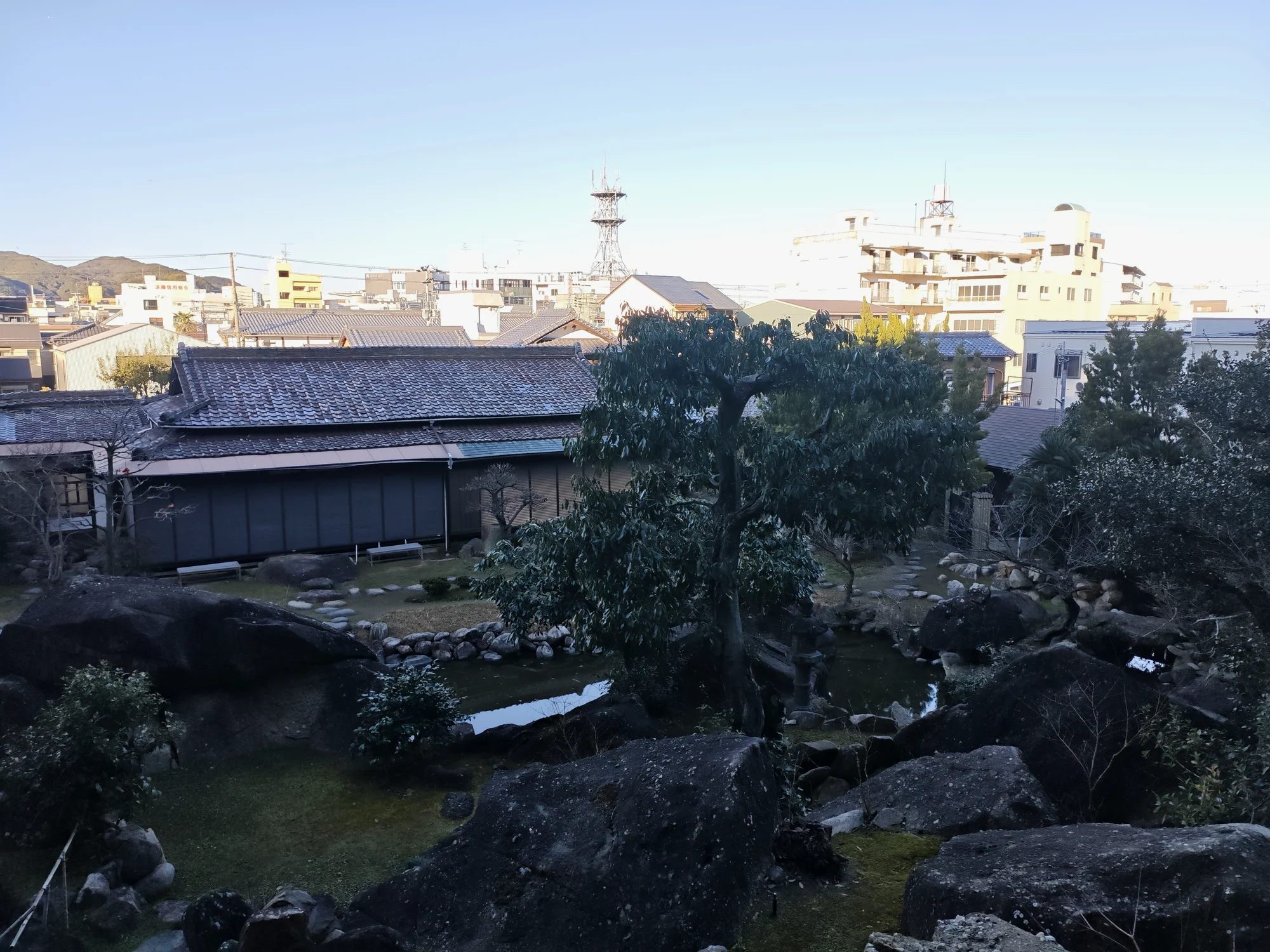 益习馆庭园的高处。庭园的规模实在不算大，这里看到的就是全貌了。