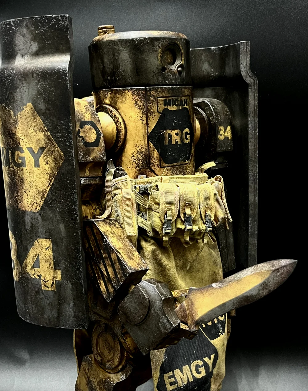 ThreeA 1/6 EMGY Caesar 今日带来EMGY合集的最后一款“大家伙”1/6 凯撒。... | 机组 | 机核 GCORES