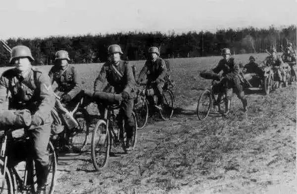 德军非机械化部队也是这么进入莱茵兰地区的（二度大雾）