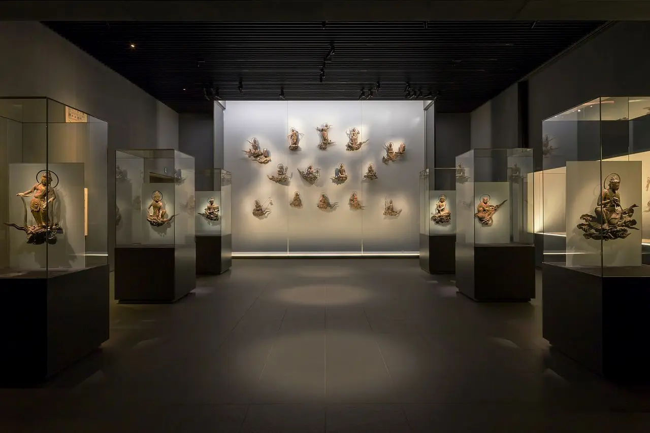 “凤翔馆”内“云中供养菩萨”展厅（图片：平等院）