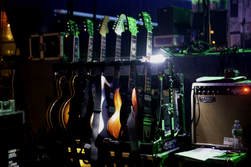 2010年 Roseland Ballroom 上的 The Mesa，作为 Thom 吉他的侧台监听使用。