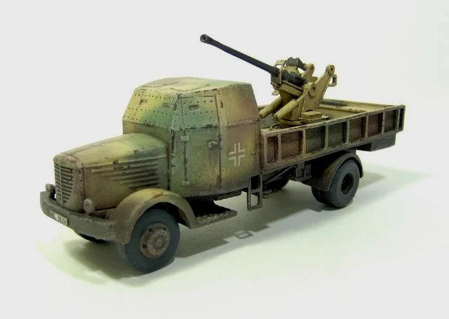 官方没给图只能用模型图代替的防空炮卡车