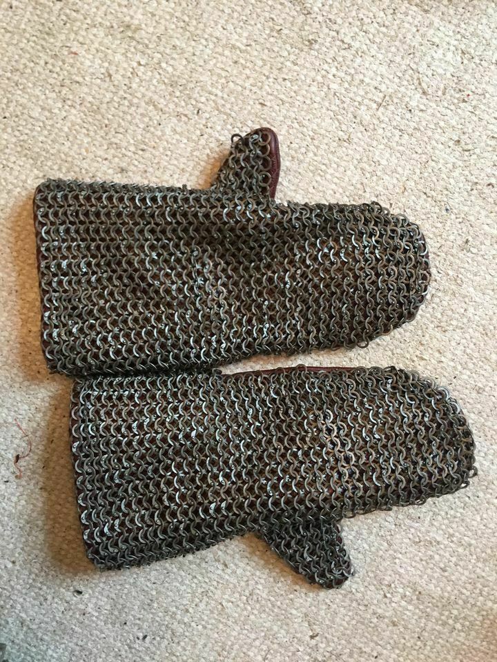 現代復原的一種連指的鎖甲手套