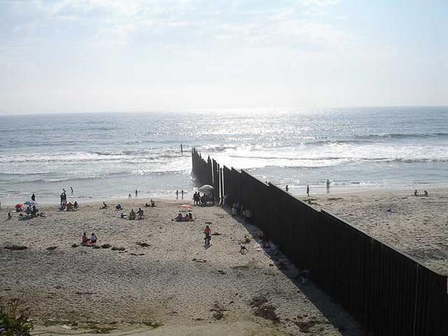 真实存在的边境墙