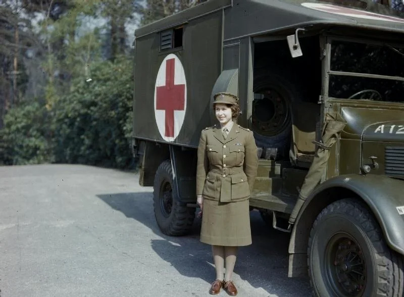 1945年4月，后援部队的伊丽莎白二世