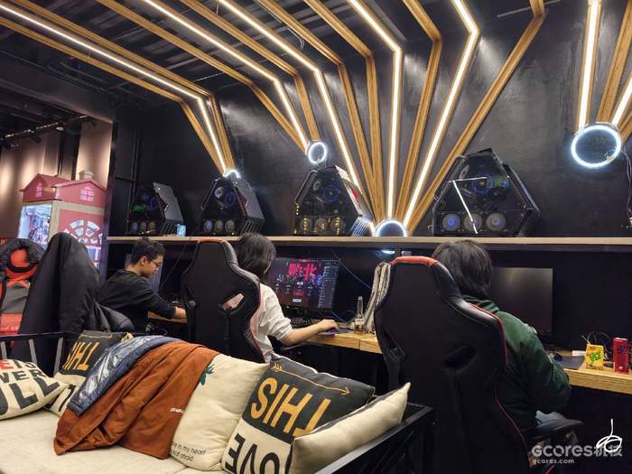 轰趴馆的游戏一角